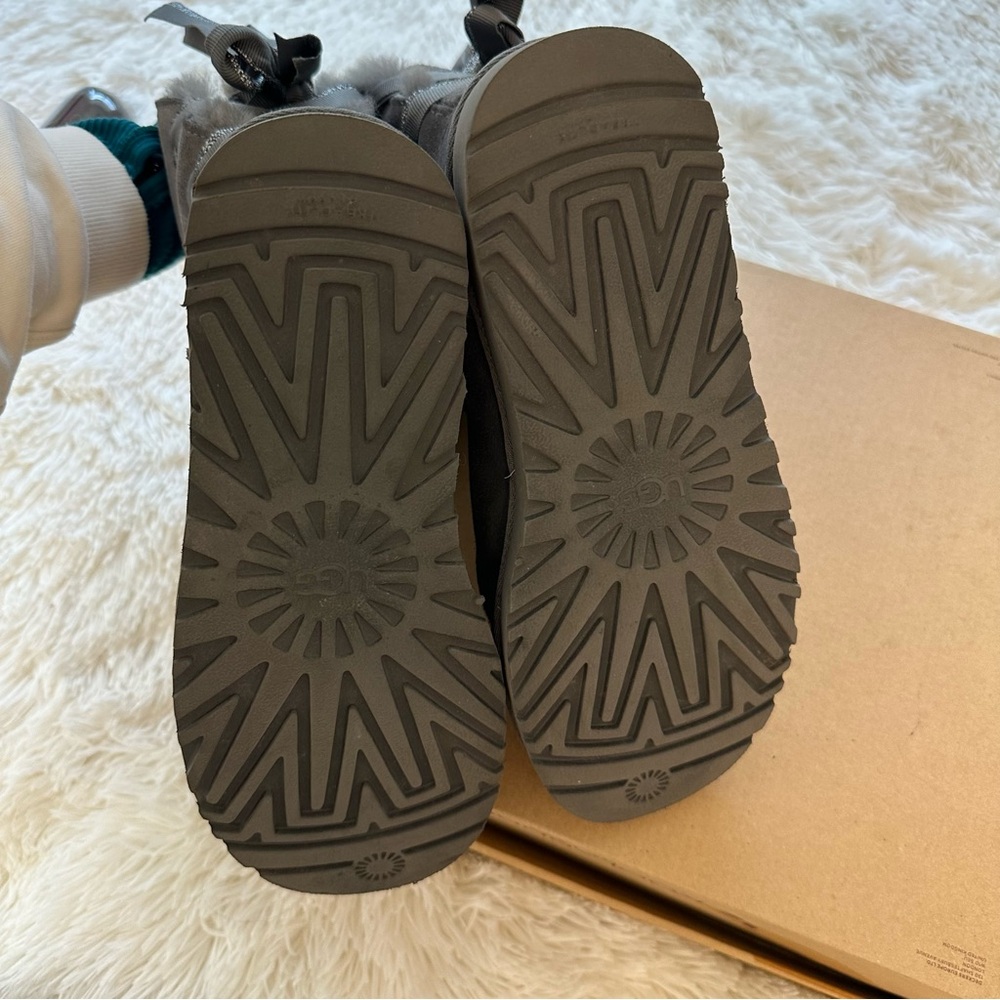 UGG Bailey Bow II Gray Suede Sheepskin Winter Boots Women’s Size 8 Fur Lined - Picture 10 of 10